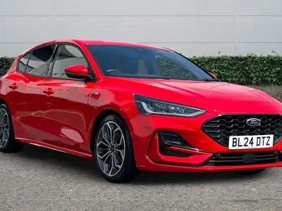 Used Ford Focus ST-Line X 125 HP (91 kW) 2024 Red Hatchback