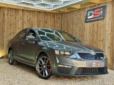 Usado Skoda Octavia vRS 2016 Gris Familiar
