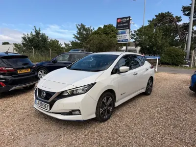 Used Nissan Leaf 159 kW (217 HP) 2019 White with black leather trim Hatchback