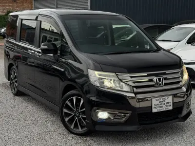Używany Honda Stepwgn 2014 Czarny Minivan
