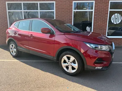 Begagnad Nissan Qashqai Acenta Premium 115 HK (84 kW) 2018 Röd SUV