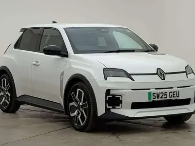 Used Renault 5 E-Tech Komfort 110 kW (150 HP) 2025 Hatchback