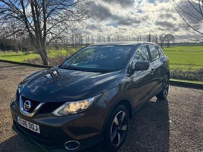Bronze Used 2016 Nissan Qashqai N-Connecta SUV | £5,791 (Fair price)