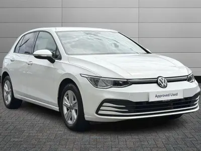 Used VW Golf VIII Life 150 HP (110 kW) 2024 Pure white Hatchback