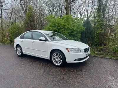 Usado Volvo S40 SE Lux 145 HP (106 kW) 2012 Branco Sedan
