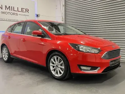 Used Ford Focus Titanium 120 HP (88 kW) 2015 Red Hatchback