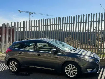 Używany Ford Focus Titanium 2017 Szary Hatchback