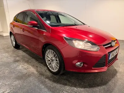Używany Ford Focus Zetec 125 KM (91 kW) 2012 Czerwony Hatchback