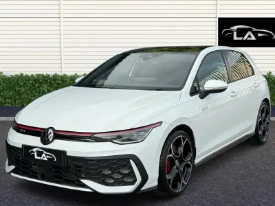 Begagnad VW Golf VIII GTI 2024 Vit Halvkombi