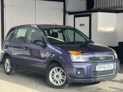 Used Ford Fusion Zetec 101 HP (74 kW) 2006 Purple Hatchback
