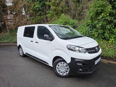 Second-hand Vauxhall Vivaro Edition 120 CP (88 kW) 2021 Alb Monovolum