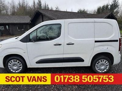 Used Vauxhall Combo Sportive 100 HP (73 kW) 2020 White Van