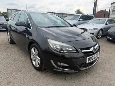 Używany Vauxhall Astra SRi 165 KM (121 kW) 2013 Czarny Hatchback