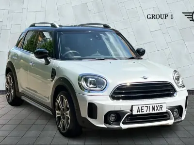 Usado Mini Cooper Countryman Exclusive 134 CV (98 kW) 2021 Plateado SUV