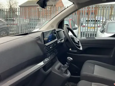 Used Vauxhall Vivaro S 120 HP (88 kW) 2024 White MPV