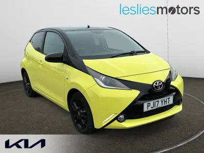 Second-hand Toyota Aygo X-cite 69 CP (50 kW) 2017 Galben Hatchback