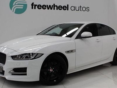 Begagnad Jaguar XE R-Sport 180 HK (132 kW) 2018 Vit Sedan