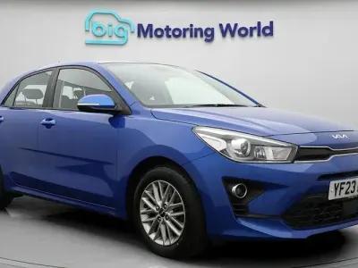 Begagnad Kia Rio 84 HK (61 kW) 2022 Blå Halvkombi