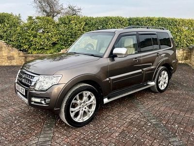 Used Mitsubishi Shogun 187 HP (137 kW) 2016 Brown SUV