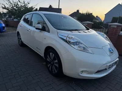 Used Nissan Leaf Tekna 80 kW (109 HP) 2017 White Hatchback