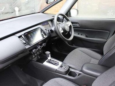 Begagnad Honda Jazz Hybrid 109 HK (80 kW) 2021 Röd Halvkombi