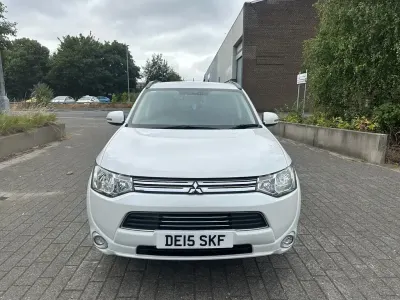 Used Mitsubishi Outlander P-HEV 2015 White Estate