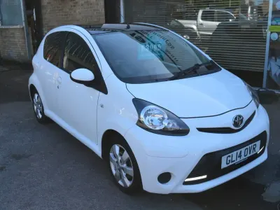 Used Toyota Aygo Style 68 HP (50 kW) 2014 White Hatchback