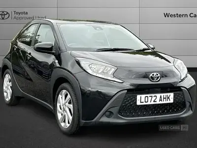Używany Toyota Aygo X PURE 72 KM (52 kW) 2022 Czarny SUV