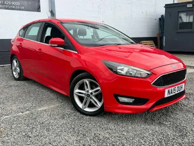 Used Ford Focus Zetec 125 HP (91 kW) 2015 Red Hatchback