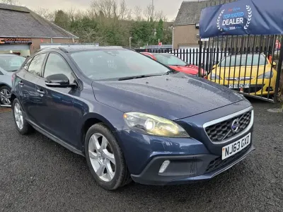 Gebraucht Volvo V40 113 PS (83 kW) 2013 Blau Kleinwagen