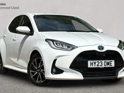 Used Toyota Yaris Design 116 HP (85 kW) 2023 Pure white Hatchback