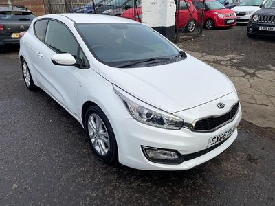 Used Kia ProCeed 138 HP (101 kW) 2015 White Hatchback
