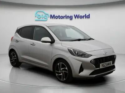Używany Hyundai i10 Premium 84 KM (61 kW) 2023 Srebrny Hatchback