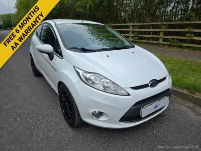 Usado Ford Fiesta Zetec 94 CV (69 kW) 2011 Blanco Utilitario