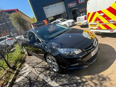 Second-hand Vauxhall Astra Edition 2016 Negru Hatchback