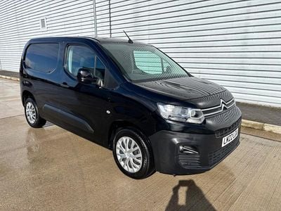 Used Citroën Berlingo 100 HP (73 kW) 2022 Black MPV
