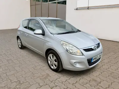 Used Hyundai i20 Comfort 78 HP (57 kW) 2011 Silver Hatchback