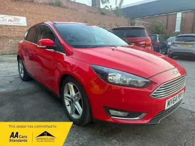 Usado Ford Focus Titanium 100 HP (73 kW) 2015 Vermelho Citadino