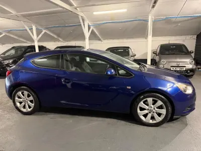 Used Vauxhall Astra GTC Sport 165 HP (121 kW) 2014 Blue Hatchback