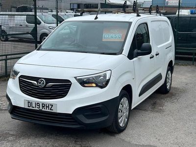 Used Vauxhall Combo Edition 100 HP (73 kW) 2019 White MPV