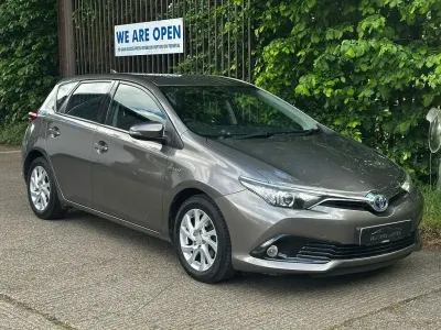 Używany Toyota Auris Hybrid 2018 Brązowy Hatchback