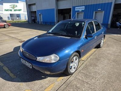 Używany Ford Mondeo Zetec 130 KM (95 kW) 2000 Niebieski Hatchback