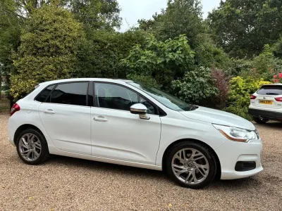 Used Citroën C4 SELECTION 2014 White Hatchback