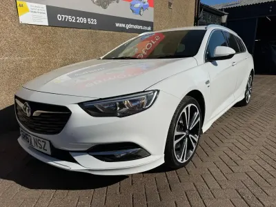 Used Vauxhall Insignia SRi 170 HP (125 kW) 2017 White Estate