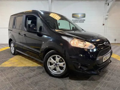 Käytetty Ford Tourneo Connect Titanium 120 HP (88 kW) 2017 Musta Tila-auto