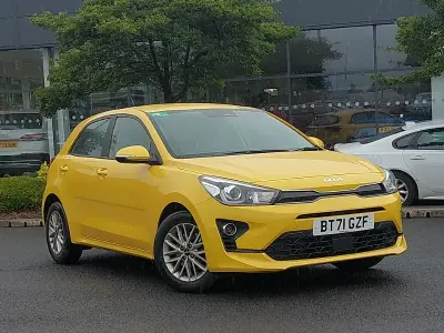 Used Kia Rio 83 HP (61 kW) 2022 Yellow Hatchback