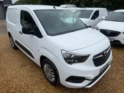 Used Vauxhall Combo Sportive 100 HP (73 kW) 2020 White MPV