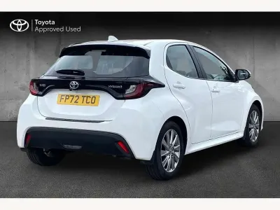 Used Toyota Yaris Hybrid 116 HP (85 kW) 2022 Pure white Hatchback