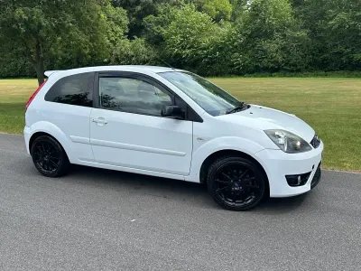 Used Ford Fiesta Zetec 2008 White Hatchback