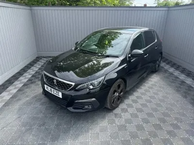 Używany Peugeot 308 GT-line 2018 Czarny Hatchback
